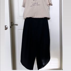 A détacher black size 6 skirt. New, Never worn.